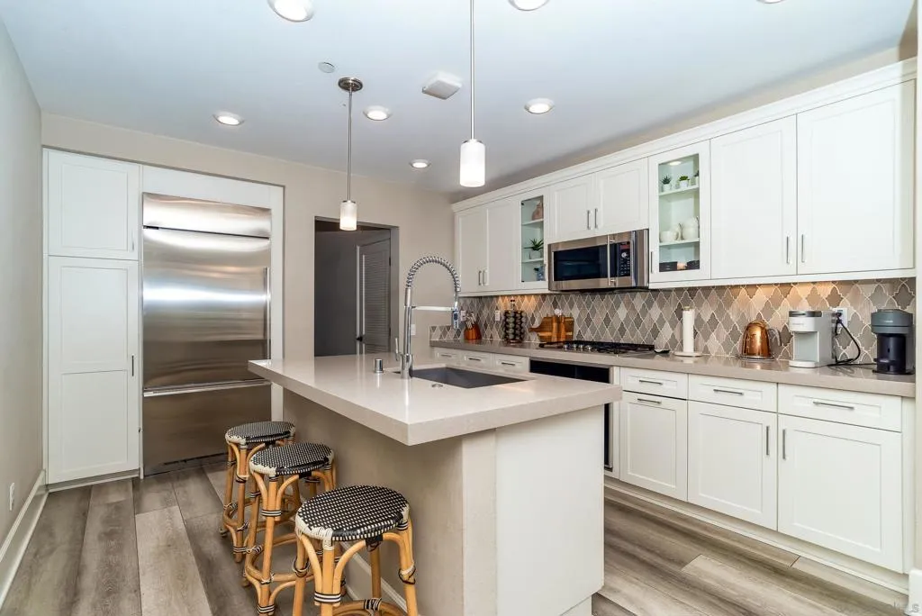 807 Santa Barbara Pl, San Diego, California 92109 home-pic-18